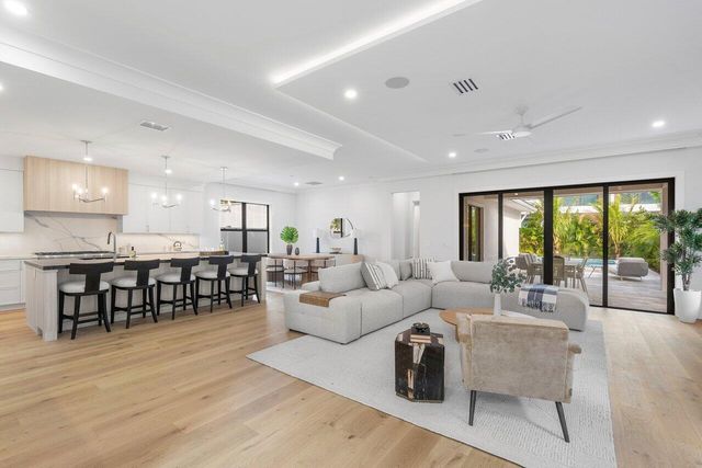 735 SE 4th Avenue, Delray Beach, FL 33483