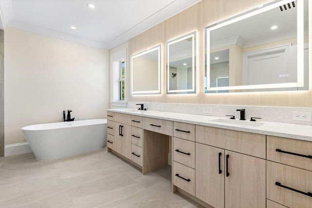 735 SE 4th Avenue, Delray Beach, FL 33483