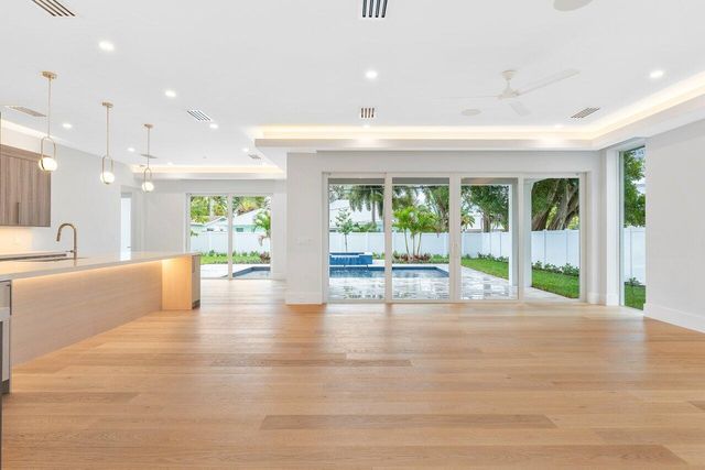 735 SE 4th Avenue, Delray Beach, FL 33483