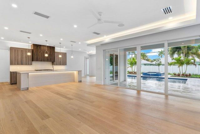 735 SE 4th Avenue, Delray Beach, FL 33483