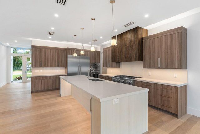 735 SE 4th Avenue, Delray Beach, FL 33483