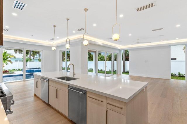 735 SE 4th Avenue, Delray Beach, FL 33483