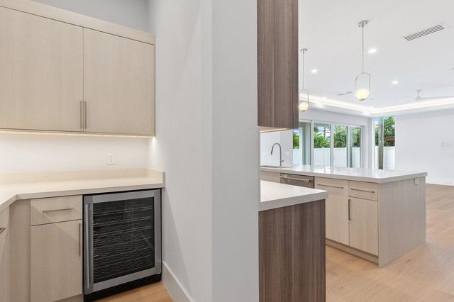 735 SE 4th Avenue, Delray Beach, FL 33483