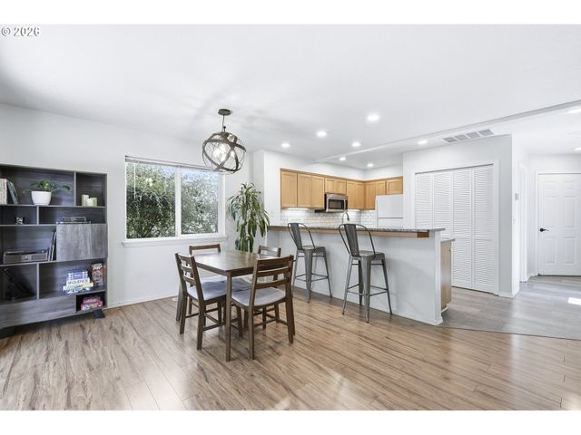 8065 Sw CAROL ANN Ct, Portland, OR 97224