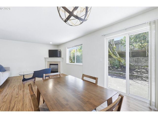 8065 Sw CAROL ANN Ct, Portland, OR 97224