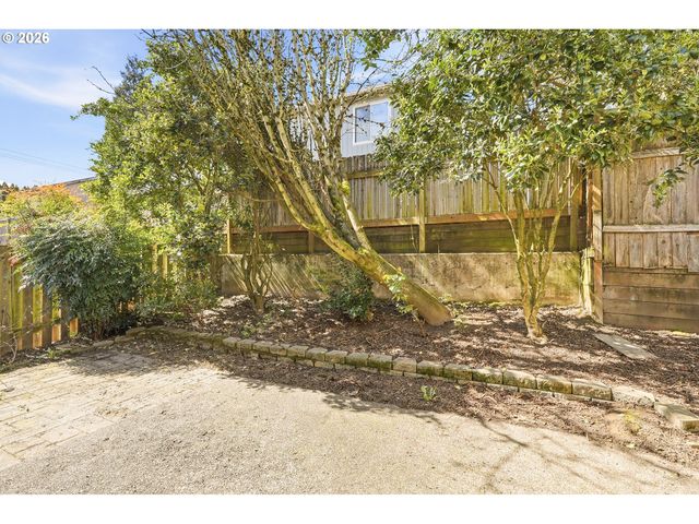 8065 Sw CAROL ANN Ct, Portland, OR 97224