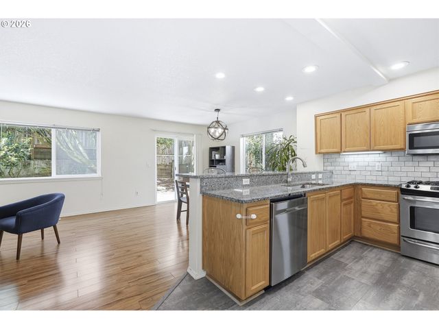 8065 Sw CAROL ANN Ct, Portland, OR 97224