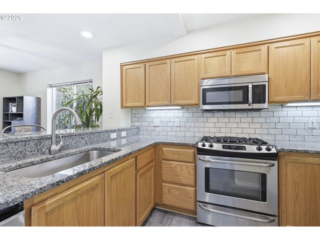 8065 Sw CAROL ANN Ct, Portland, OR 97224