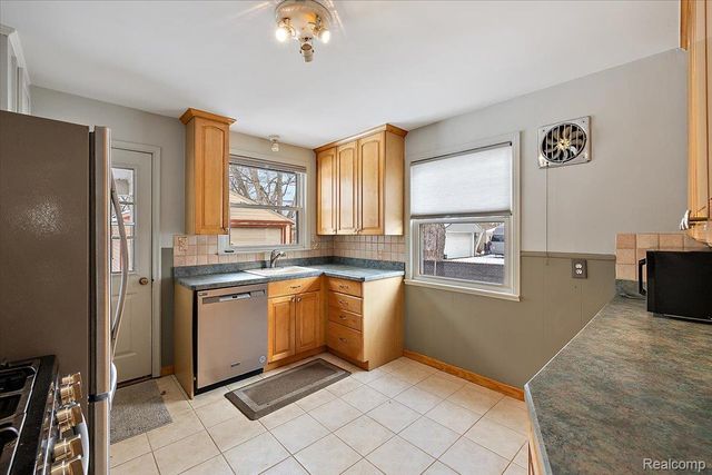 1012 W 12 Mile Road, Royal Oak, MI 48073