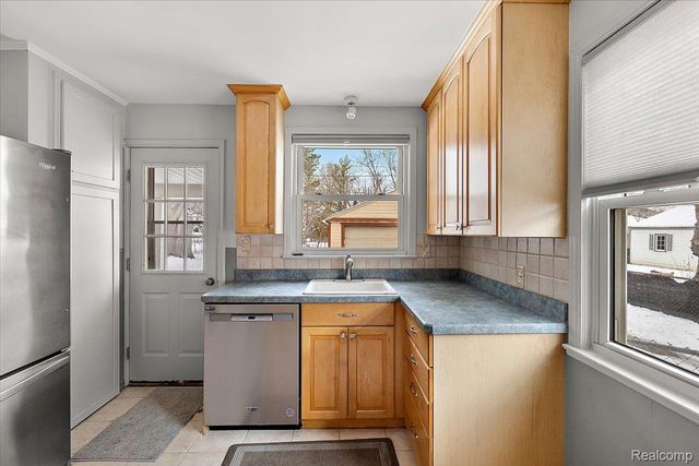 1012 W 12 Mile Road, Royal Oak, MI 48073