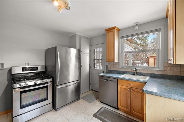 1012 W 12 Mile Road, Royal Oak, MI 48073