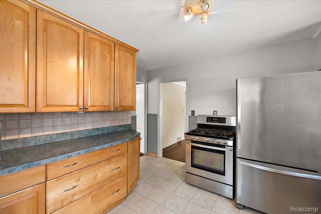 1012 W 12 Mile Road, Royal Oak, MI 48073