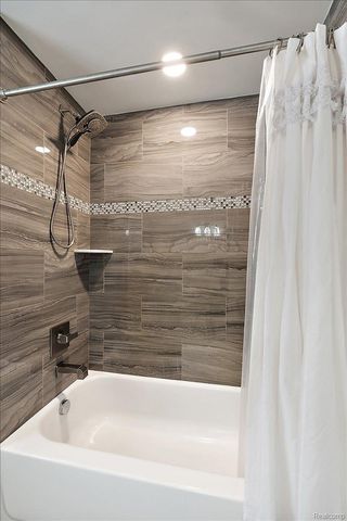 1012 W 12 Mile Road, Royal Oak, MI 48073