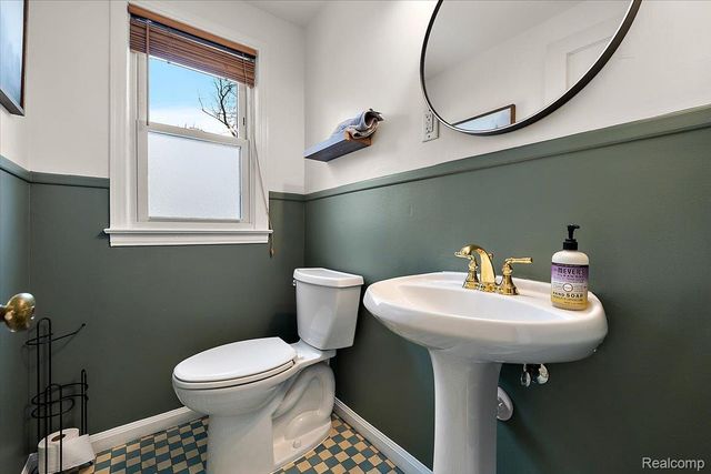 1012 W 12 Mile Road, Royal Oak, MI 48073