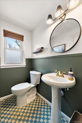 1012 W 12 Mile Road, Royal Oak, MI 48073