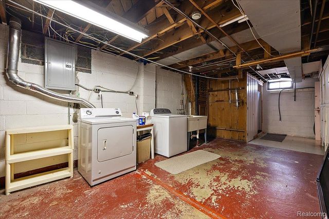 1012 W 12 Mile Road, Royal Oak, MI 48073