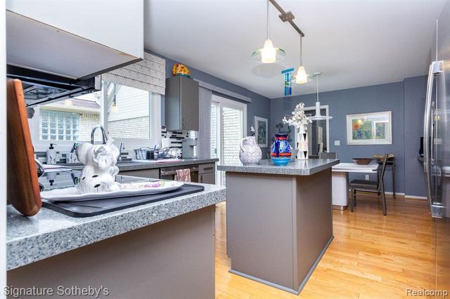 5396 Fairway Court, West Bloomfield, MI 48323