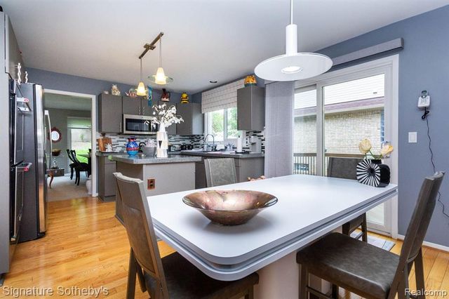 5396 Fairway Court, West Bloomfield, MI 48323