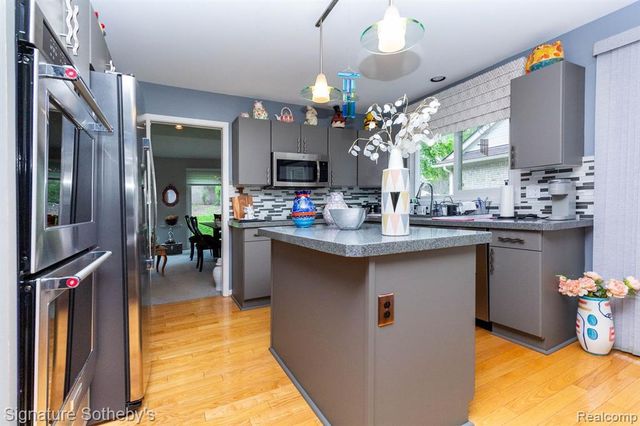 5396 Fairway Court, West Bloomfield, MI 48323