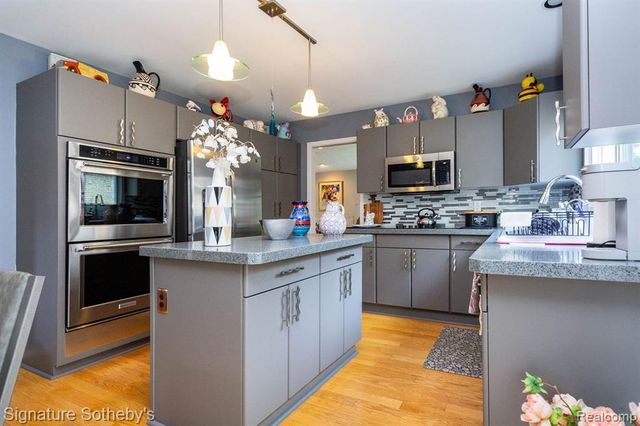 5396 Fairway Court, West Bloomfield, MI 48323