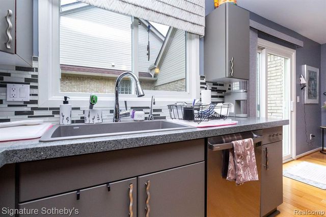 5396 Fairway Court, West Bloomfield, MI 48323