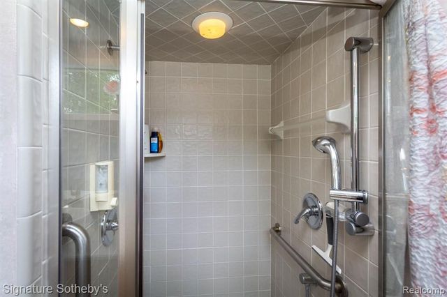 5396 Fairway Court, West Bloomfield, MI 48323