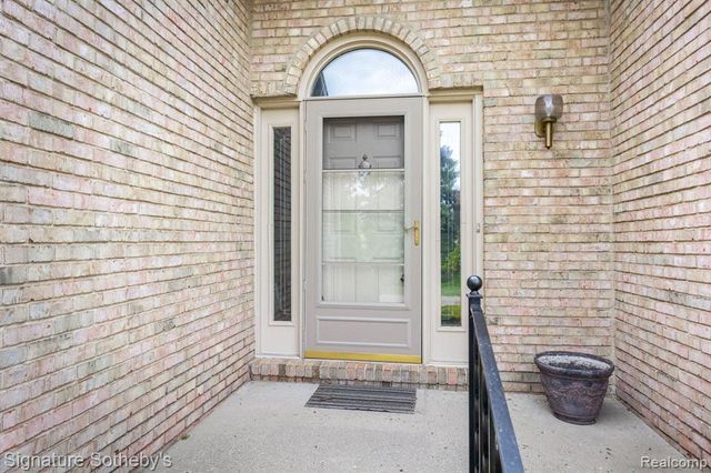 5396 Fairway Court, West Bloomfield, MI 48323