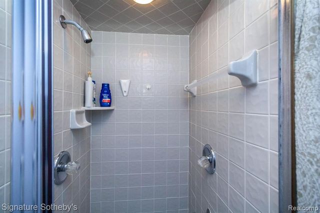 5396 Fairway Court, West Bloomfield, MI 48323