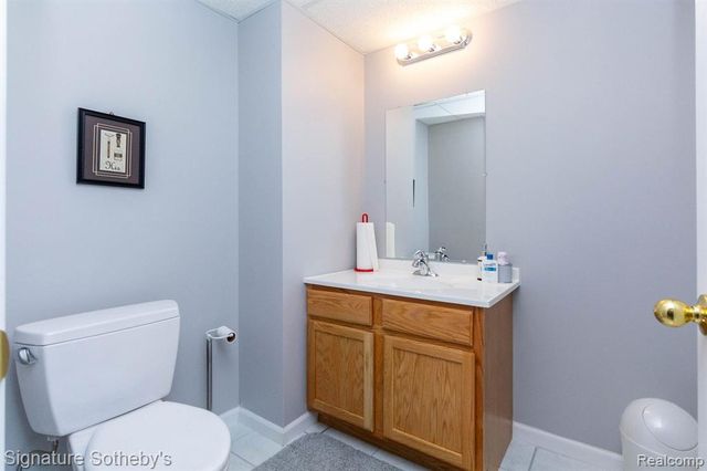 5396 Fairway Court, West Bloomfield, MI 48323