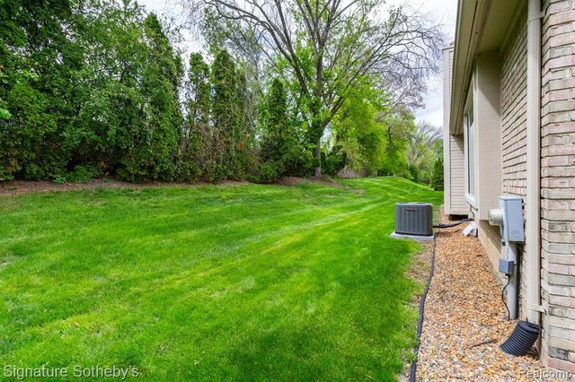 5396 Fairway Court, West Bloomfield, MI 48323