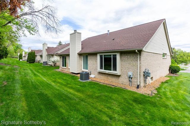 5396 Fairway Court, West Bloomfield, MI 48323