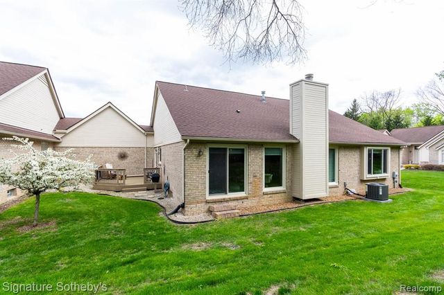 5396 Fairway Court, West Bloomfield, MI 48323