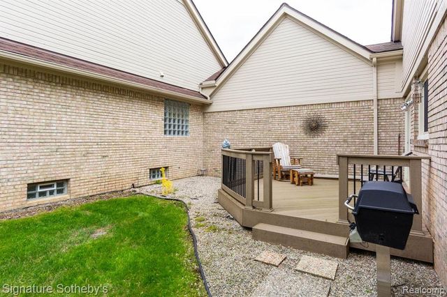 5396 Fairway Court, West Bloomfield, MI 48323