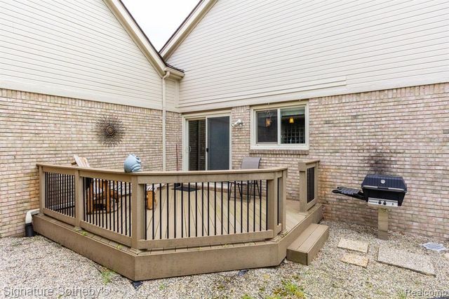 5396 Fairway Court, West Bloomfield, MI 48323