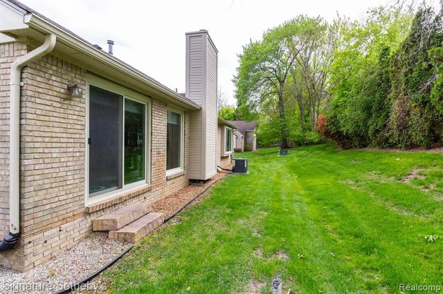 5396 Fairway Court, West Bloomfield, MI 48323