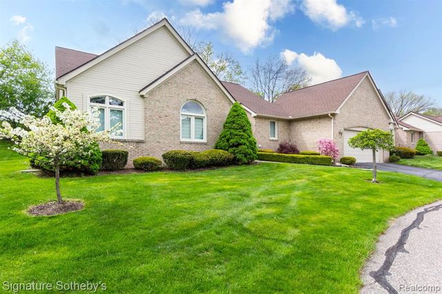 5396 Fairway Court, West Bloomfield, MI 48323
