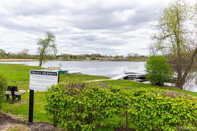 5396 Fairway Court, West Bloomfield, MI 48323