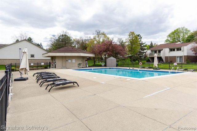 5396 Fairway Court, West Bloomfield, MI 48323