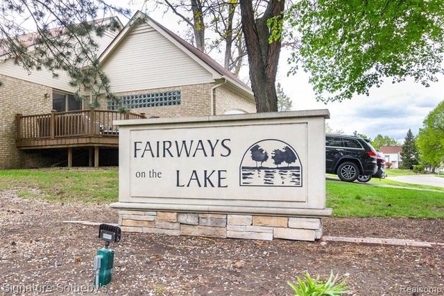 5396 Fairway Court, West Bloomfield, MI 48323