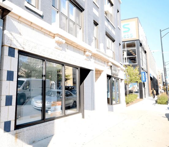 946 W Montrose Avenue 946, Chicago, IL 60613