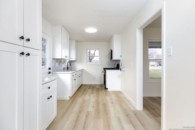 618 Santa Monica, San Antonio, TX 78212