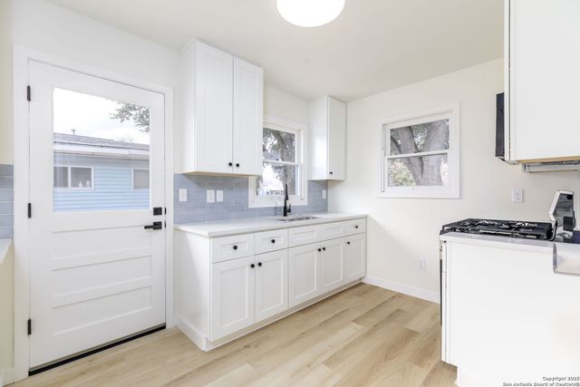 618 Santa Monica, San Antonio, TX 78212