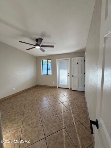 9780 E Hollow Place, Tucson, AZ 85748