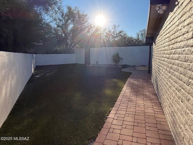 9780 E Hollow Place, Tucson, AZ 85748