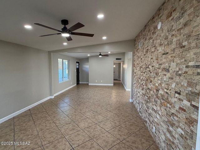 9780 E Hollow Place, Tucson, AZ 85748