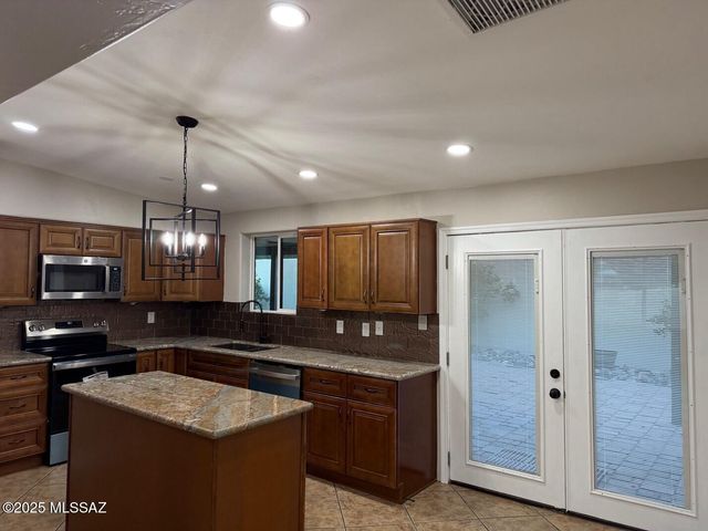 9780 E Hollow Place, Tucson, AZ 85748
