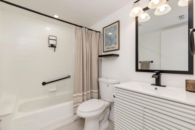 1008 Green Pine Boulevard H3, West Palm Beach, FL 33409