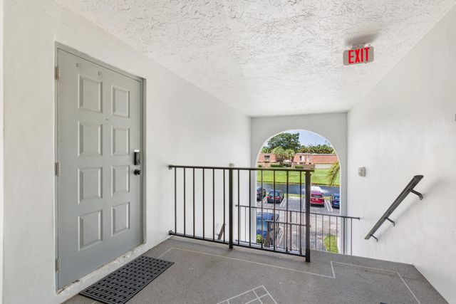1008 Green Pine Boulevard H3, West Palm Beach, FL 33409