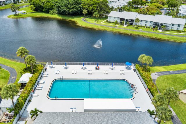 1008 Green Pine Boulevard H3, West Palm Beach, FL 33409