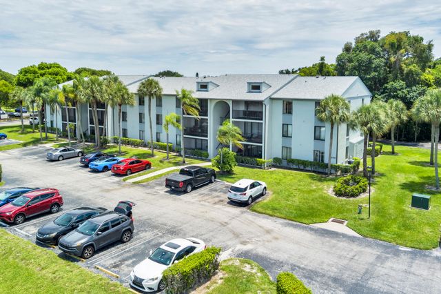 1008 Green Pine Boulevard H3, West Palm Beach, FL 33409